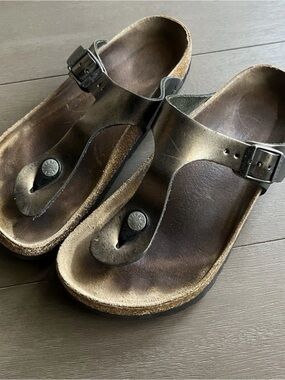 Birkenstock Womens Gizeh Leather
Womens Metallic Bronze Thong Sandals
Size 36